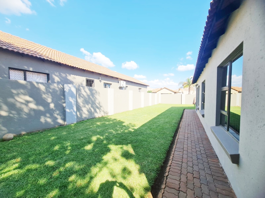 To Let 3 Bedroom Property for Rent in Melodie North West